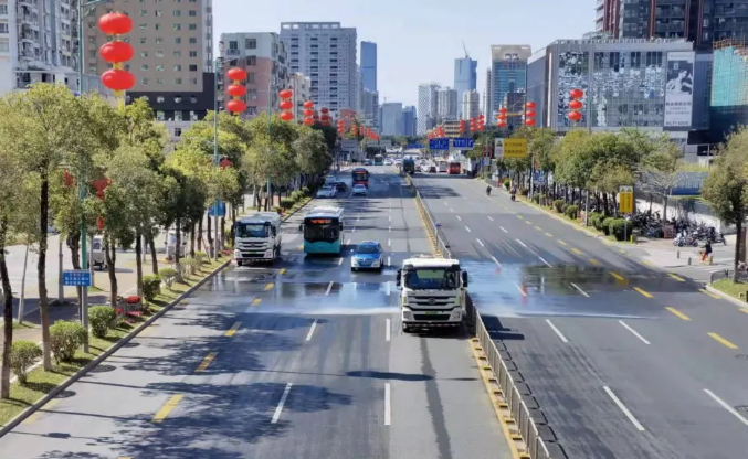 虎虎生威迎新春丨333体育环境环卫作业扮靓城市佳节新容颜