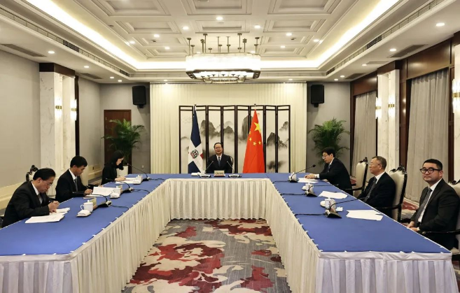 333体育环境“助力”多米尼加清运垃圾，毛伟明省长出席线上交接仪式